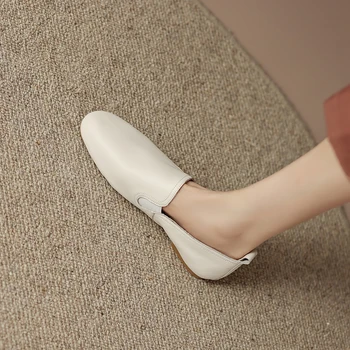 BasicSimple נעלי נשים להחליק על דירות פרה בנות לבן פרדות פרה נסיעה יומית דירות נשים מוקסינים עגול הבוהן Size40 התמונה